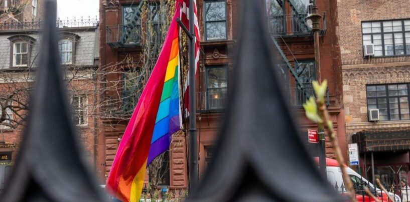 Pourquoi le drapeau de la fierté de Stonewall était suffisamment important pour poursuivre Trump en justice – et gagner