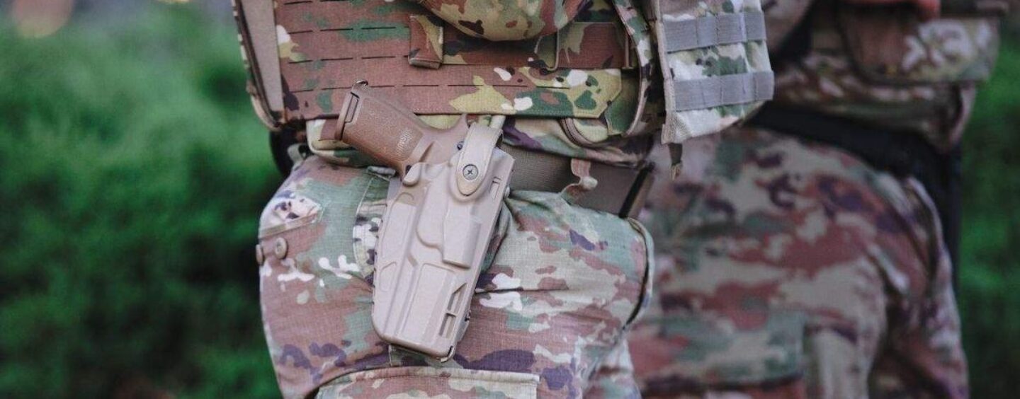 La cour d'appel précise que les personnes vivant avec le VIH peuvent à nouveau rejoindre l'armée