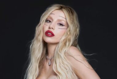 Ava Max qualifie les homophobes d' »idiots » et envisage une réinitialisation de sa carrière à WeHo Pride