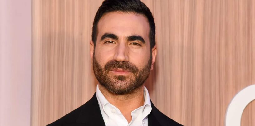 Brett Goldstein se déshabille et ne porte presque rien dans le nouveau film Office Romance