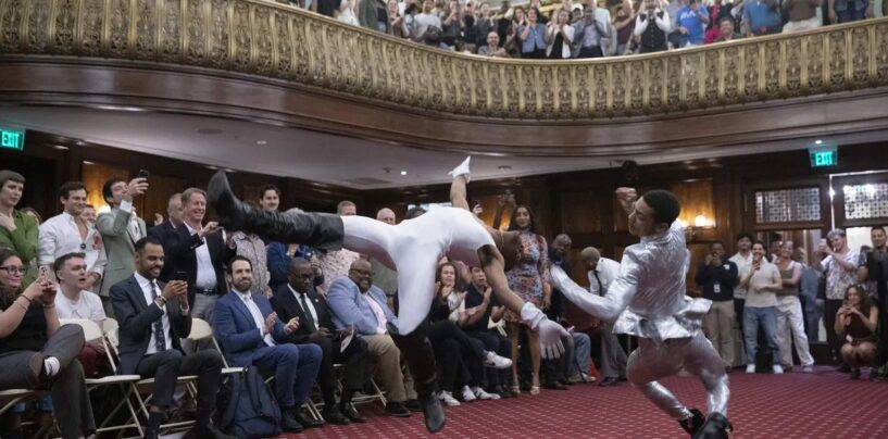 La culture du bal brille à la célébration de la fierté de l'hôtel de ville de New York