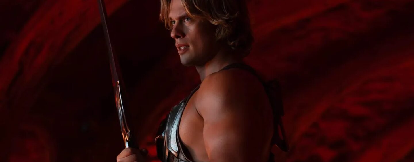 Nicholas Galitzine, star des Maîtres musclés de l'univers, dit que le lookmaxxing est « comique »