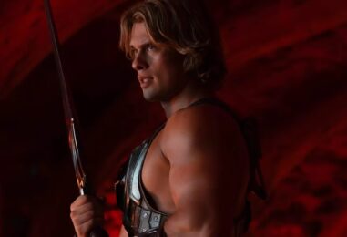 Nicholas Galitzine, star des Maîtres musclés de l'univers, dit que le lookmaxxing est « comique »