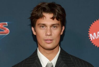 Nicholas Galitzine parle de sa silhouette sexy He-Man : « Je ne me suis pas reconnu »