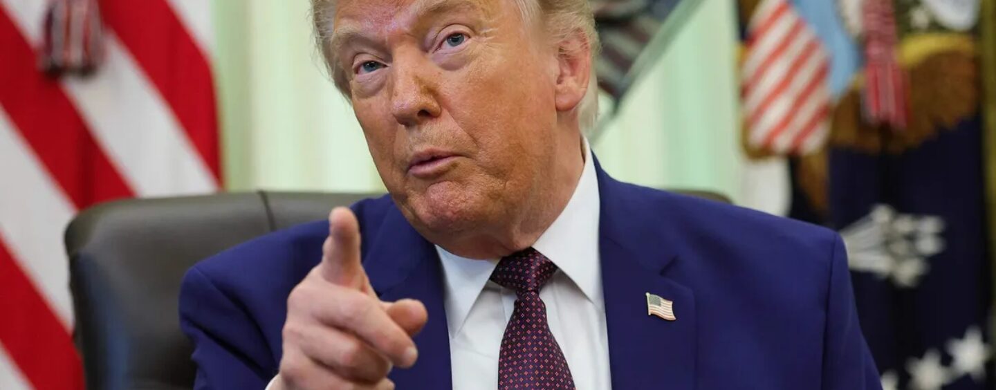 Un juge fédéral autorise les États à contester la campagne de Trump contre les enfants transgenres