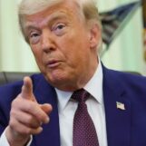 Un juge fédéral autorise les États à contester la campagne de Trump contre les enfants transgenres