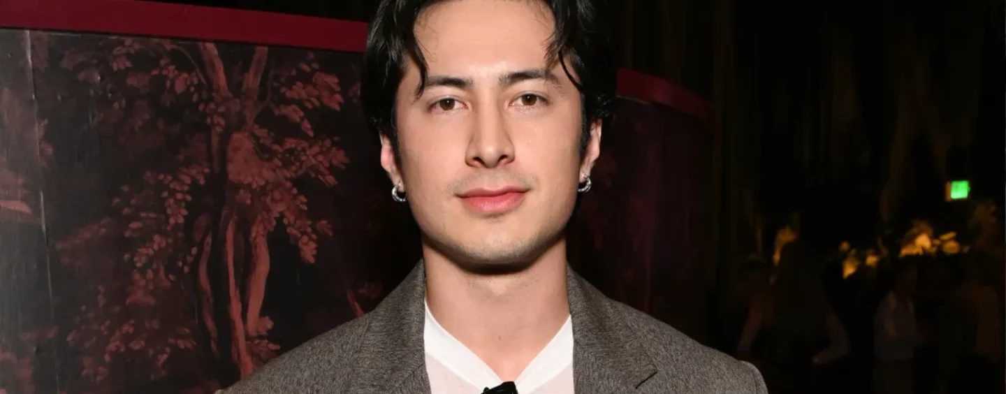 Hudson Williams ne savait pas qu'une croix gammée était dessinée sur son visage sur une photo d'adolescent