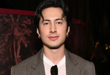 Hudson Williams ne savait pas qu'une croix gammée était dessinée sur son visage sur une photo d'adolescent