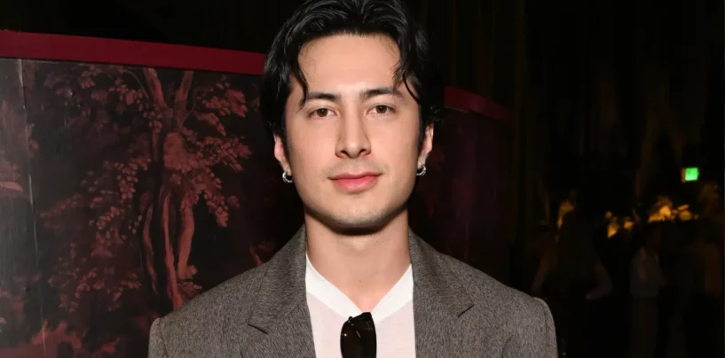 Hudson Williams ne savait pas qu'une croix gammée était dessinée sur son visage sur une photo d'adolescent