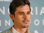Antoni Porowski affiche son corps déchiré en prenant une douche dans un nouveau clip viral