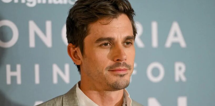 Antoni Porowski affiche son corps déchiré en prenant une douche dans un nouveau clip viral