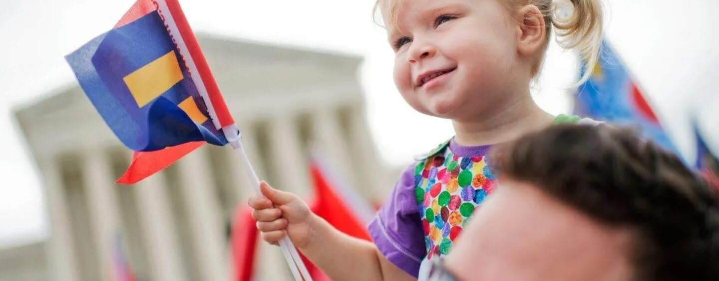 Le Delaware renforce les protections juridiques pour les familles LGBTQ+ alors que d'autres États font le chemin inverse