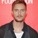 La star de Boots, Max Parker, publie un selfie torse nu et viral à la WeHo Pride