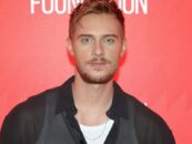 La star de Boots, Max Parker, publie un selfie torse nu et viral à la WeHo Pride