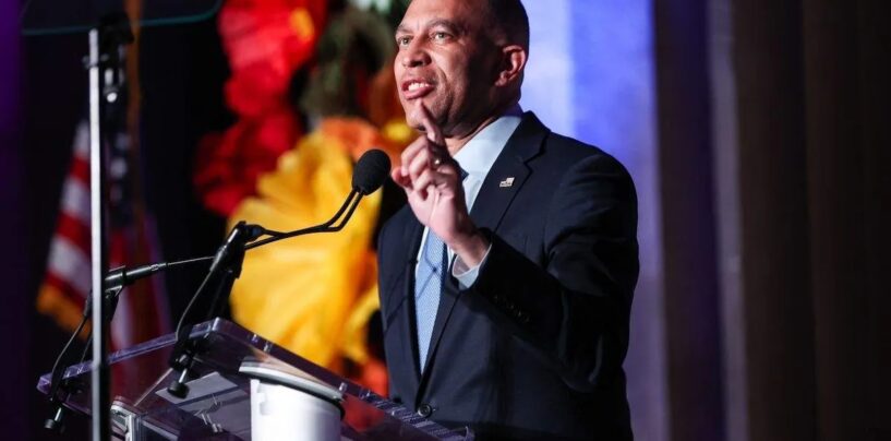 Hakeem Jeffries promet que les démocrates de la Chambre des représentants seront aux côtés des transaméricains « toujours et pour toujours »