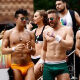 Toutes les procédures pour que les hommes gays aient l'air grands, restent durs et aient un meilleur fond cette fierté