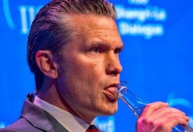 Les troupes trans demandent au juge de protéger toutes les personnes visées par l'interdiction militaire de Pete Hegseth