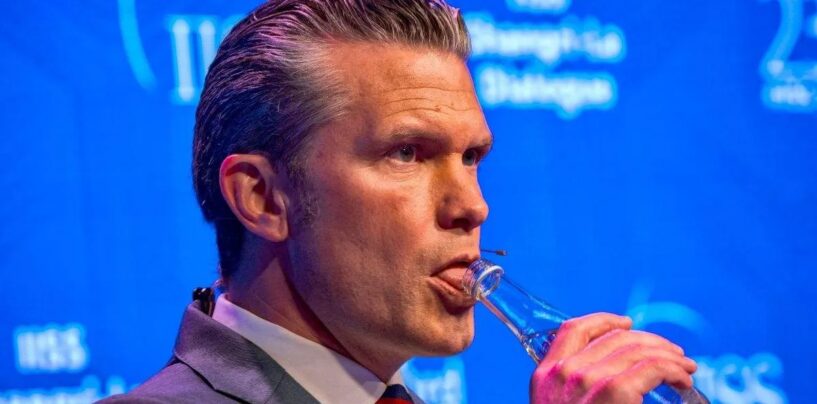 Les troupes trans demandent au juge de protéger toutes les personnes visées par l'interdiction militaire de Pete Hegseth
