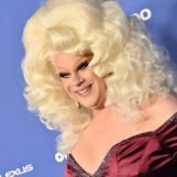 Nina West a contribué à populariser le drag. Maintenant, elle lutte contre l'interdiction du drag proposée par l'Ohio.