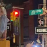 Les fans des Knicks deviennent viraux avec des baisers gays torrides dans les rues