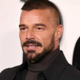 Ricky Martin montre ses muscles sexy dans un nouveau selfie torse nu