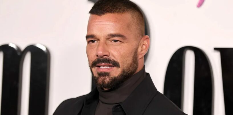 Ricky Martin montre ses muscles sexy dans un nouveau selfie torse nu