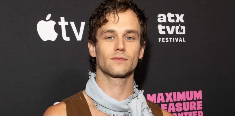 Brandon Flynn prend la pose torse nu sur de nouvelles photos séduisantes