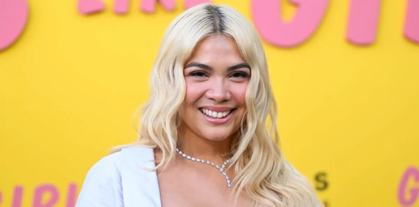 Hayley Kiyoko adore être un « réveil gay » pour les jeunes fans queer