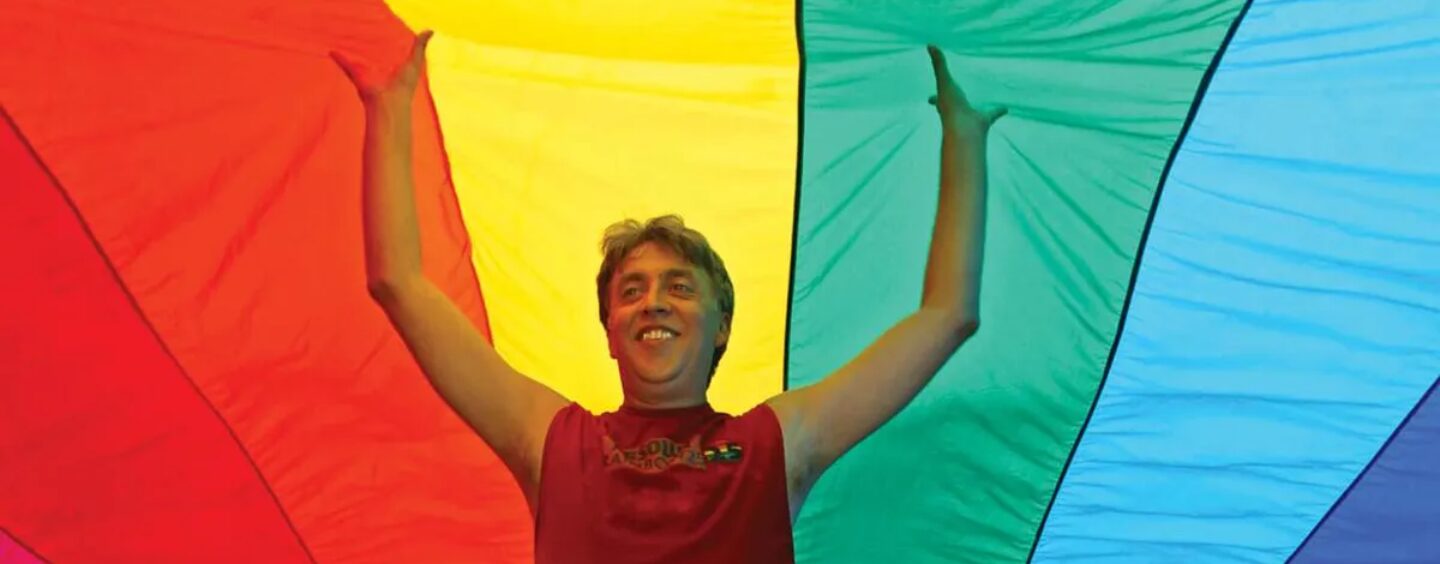Le drapeau de la fierté original de Gilbert Baker fait un voyage en Irlande