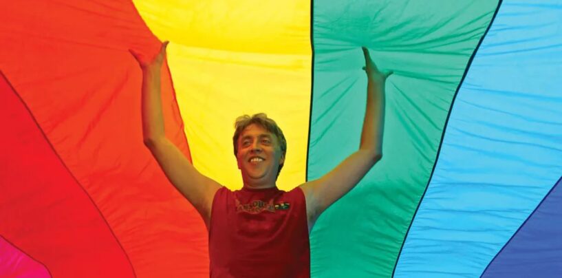 Le drapeau de la fierté original de Gilbert Baker fait un voyage en Irlande