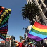 La plupart des Américains préfèrent toujours les candidats qui soutiennent les droits LGBTQ+