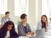 Qu'est-ce que ça fait d'enseigner à une époque déterminée à effacer les vies trans