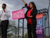 Pramila Jayapal met en garde les démocrates : ne jetez pas les personnes trans sous le bus