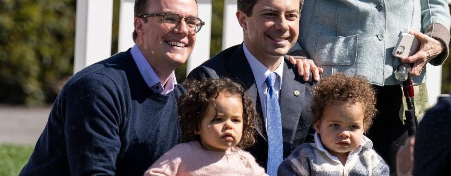 Pete Buttigieg a été séparé de ses enfants après qu'un faux rapport du CPS ait ciblé sa famille