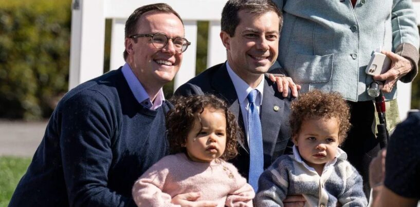 Pete Buttigieg a été séparé de ses enfants après qu'un faux rapport du CPS ait ciblé sa famille