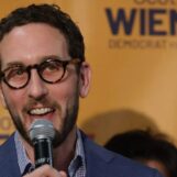 Un député juif gay candidat pour remplacer Nancy Pelosi chassé de la marche trans de San Francisco