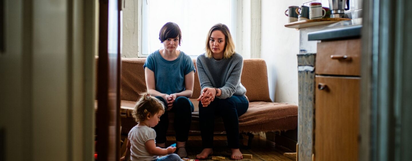 « On a quitté Varsovie pour pouvoir élever notre fille en couple » : ce couple polonais raconte sa nouvelle vie depuis qu’il s’est installé à Bruxelles