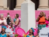Les filles de la Révolution américaine font honneur à leur nom en rejetant l'interdiction des femmes trans