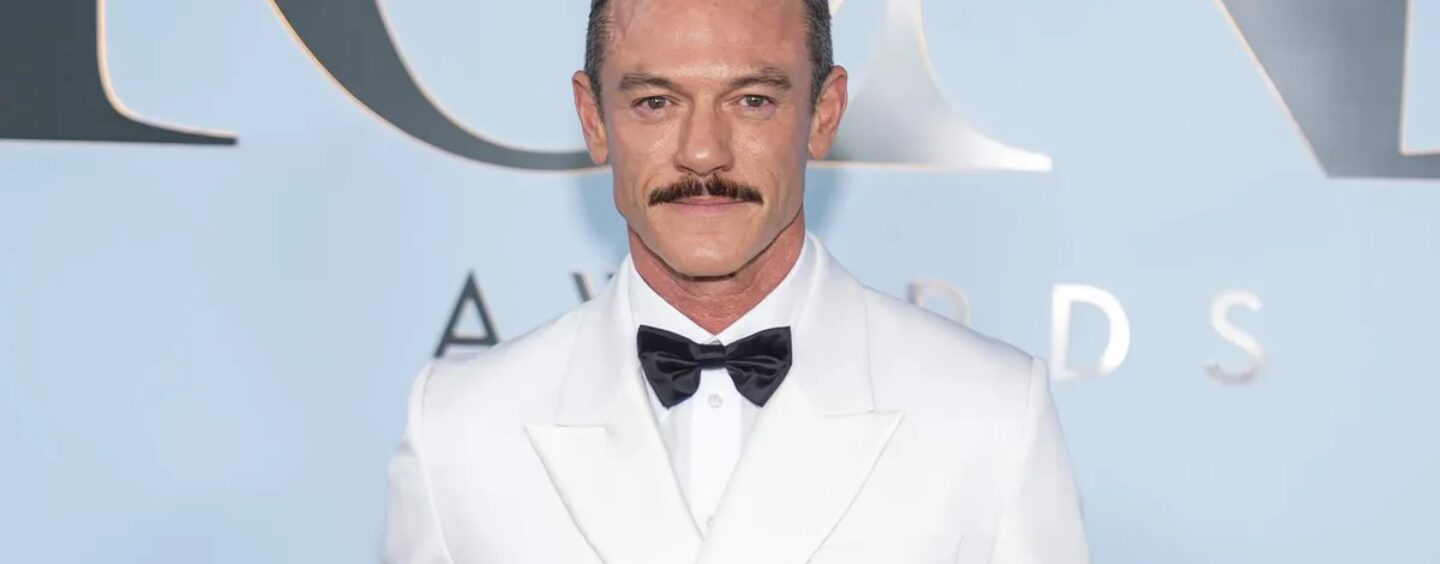 Luke Evans porte un Speedo serré dans de nouvelles photos sexy de vacances