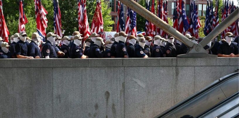 Des centaines d'extrémistes racistes masqués défilent à Washington alors que se déroule la célébration de la Liberté 250 de Trump
