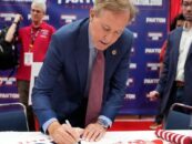 Ken Paxton a été aperçu en train de s'envoler pour l'Islande avec sa prétendue maîtresse après avoir fait campagne sur les « valeurs chrétiennes »