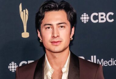 Hudson Williams porte un mankini sexy dans le nouveau court métrage « Human Nature »