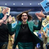 Un groupe LGBTQ+ soutient la lieutenante-gouverneure du Minnesota, Peggy Flanagan, pour le Sénat contre la représentante lesbienne Angie Craig