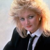 Attendre un héros et en trouver un en la personne de Bonnie Tyler