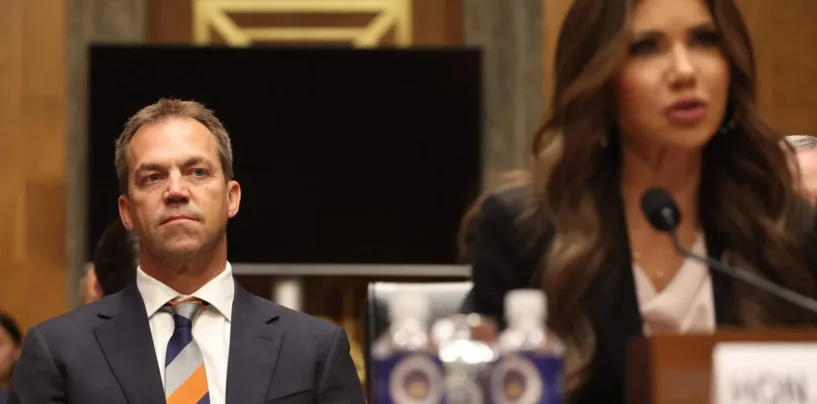 Le rapport de divorce de Kristi Noem suscite des mèmes hilarants