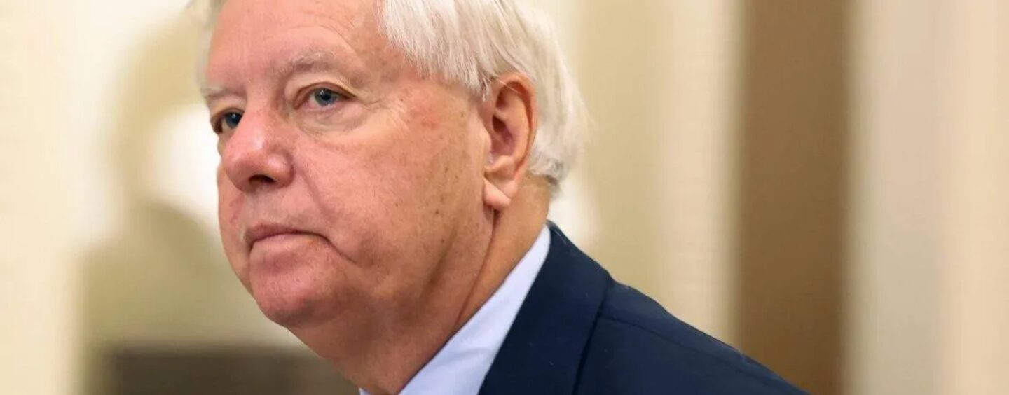 Lindsey Graham, alliée de Trump qui s'opposait aux droits LGBTQ+ et niait constamment être gay, est décédée à 71 ans
