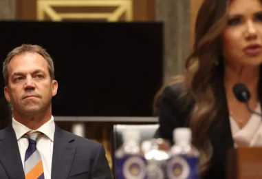 Le rapport de divorce de Kristi Noem suscite des mèmes hilarants