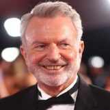 À la mémoire de Sam Neill, qui a dénoncé les dirigeants anti-LGBTQ+ « constipés »