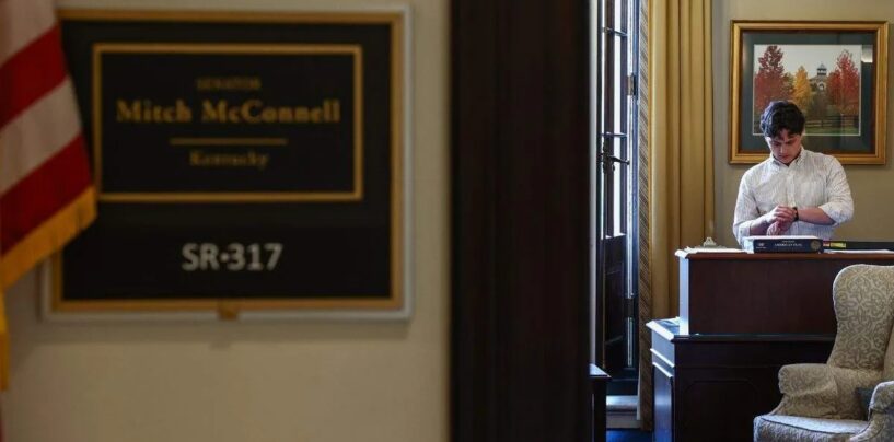 Les employés de Mitch McConnell offrent une preuve particulière de la vie après la mort de Lindsey Graham