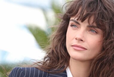 Cara Delevingne est la première lesbienne à apparaître sur la couverture imprimée de Playboy